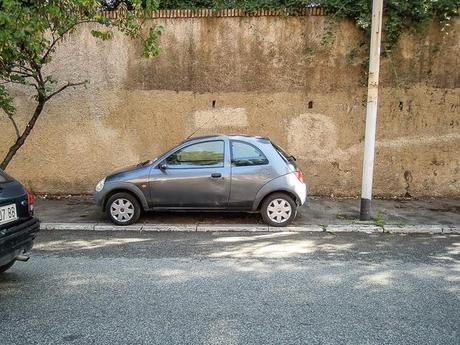 La sosta selvaggia uccide la città, ruba il vostro tempo, rende la vita facile a poche persone e difficilissima a molte. 80 foto per 10km di doppia fila continua da Cinecittà a Ostiense