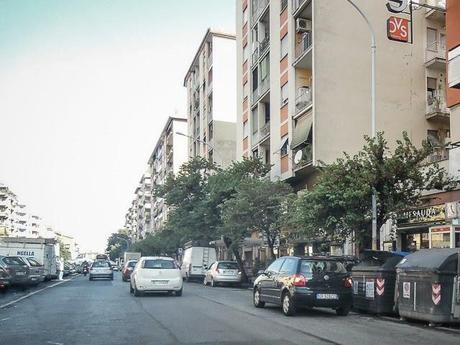 La sosta selvaggia uccide la città, ruba il vostro tempo, rende la vita facile a poche persone e difficilissima a molte. 80 foto per 10km di doppia fila continua da Cinecittà a Ostiense