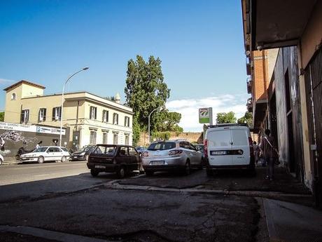 La sosta selvaggia uccide la città, ruba il vostro tempo, rende la vita facile a poche persone e difficilissima a molte. 80 foto per 10km di doppia fila continua da Cinecittà a Ostiense