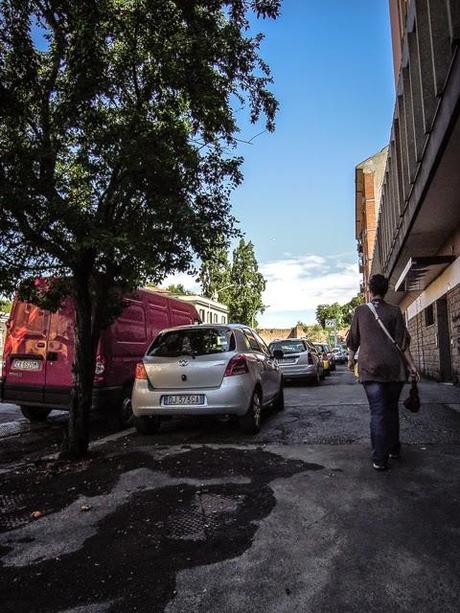 La sosta selvaggia uccide la città, ruba il vostro tempo, rende la vita facile a poche persone e difficilissima a molte. 80 foto per 10km di doppia fila continua da Cinecittà a Ostiense