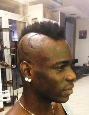 mario-balotelli-capelli-2014-twitter-4-303x392