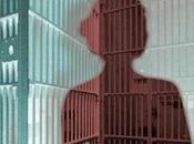 Giustizia costretta spalle.