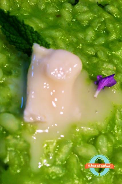 Risotto del prato con Gorgonzola dop piselli menta e fiori di lavanda