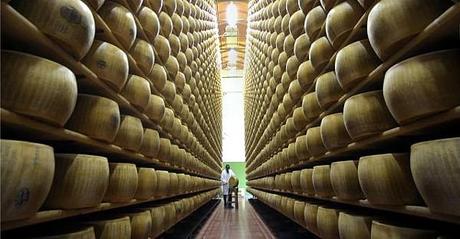 2400 forme di Parmigiano Reggiano sequestrate