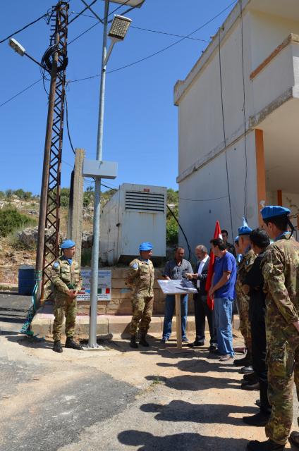 Libano/ Shama. Progetto di illuminazione pubblica ad energia solare realizzato dai caschi blu nel villaggio di Ramyah