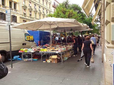 Trenta foto da via Cola di Rienzo. Commercianti che pagate qui gli affitti dei vostri negozi? Siete degli emeriti imbecilli, ecco tutto