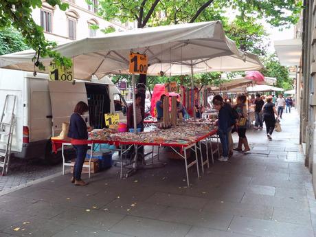 Trenta foto da via Cola di Rienzo. Commercianti che pagate qui gli affitti dei vostri negozi? Siete degli emeriti imbecilli, ecco tutto