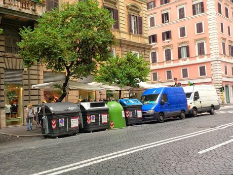 Trenta foto da via Cola di Rienzo. Commercianti che pagate qui gli affitti dei vostri negozi? Siete degli emeriti imbecilli, ecco tutto