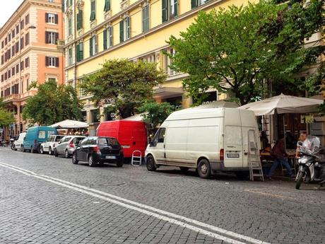 Trenta foto da via Cola di Rienzo. Commercianti che pagate qui gli affitti dei vostri negozi? Siete degli emeriti imbecilli, ecco tutto