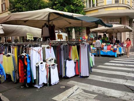 Trenta foto da via Cola di Rienzo. Commercianti che pagate qui gli affitti dei vostri negozi? Siete degli emeriti imbecilli, ecco tutto