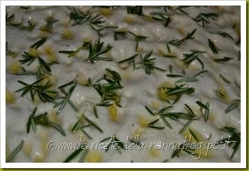 Focaccia senza glutine con sale grosso e rosmarino (5)