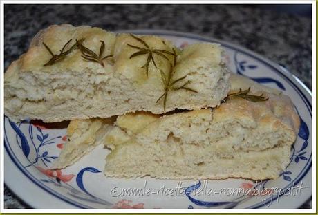 Focaccia senza glutine con sale grosso e rosmarino (8)