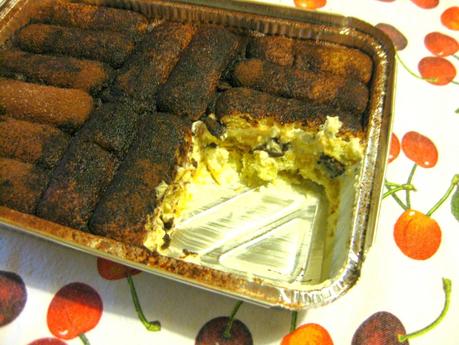 Il tiramisù è un dolce classico che viene rivisitato in chiave estiva con ricotta e cioccolato.