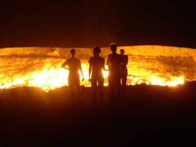 LA PORTA PER L’INFERNO – IL GIGANTESCO CHE BRUCIA DA 40 ANNI +FOTO E VIDEO