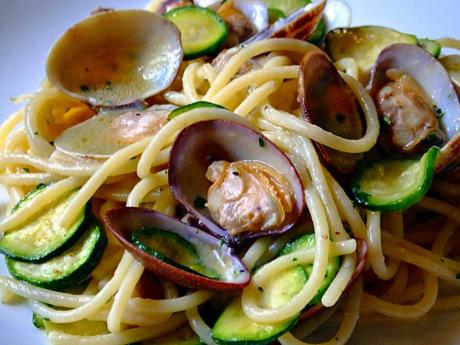 Spaghetti Verrigni alle vongole veraci e zucchine