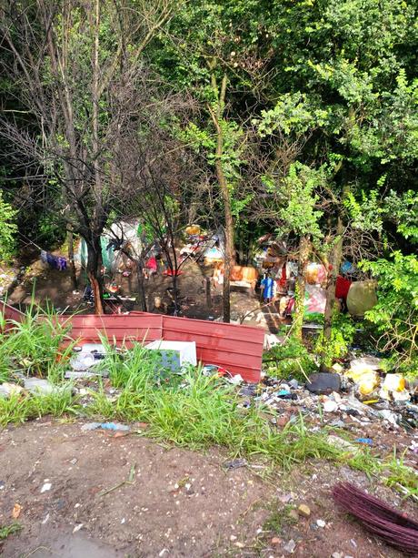 Tutte le foto degli accampamenti abusivi di Via del Cappellaccio. Ma, signori, le foto non rendono...