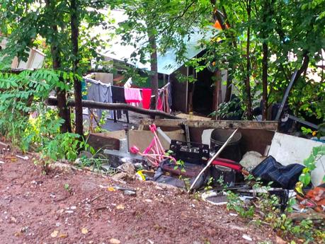 Tutte le foto degli accampamenti abusivi di Via del Cappellaccio. Ma, signori, le foto non rendono...