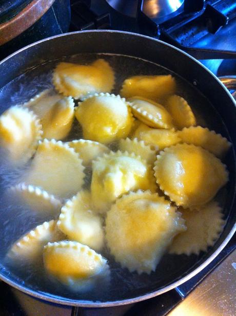 Ravioli al formaggio di capra con salsa di Pachino