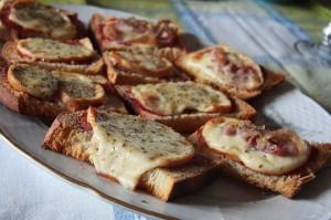 crostini-con-prosciutto-e-scamorza