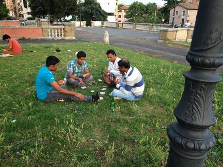 Oltre 40 foto per farvi rendere conto delle condizioni in cui è il Parco di Colle Oppio. Se fosse in qualsiasi altra città del mondo sarebbe un gioiello tutelatissimo