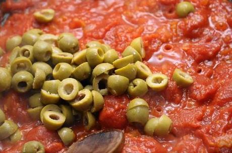 aggiungete le olive al pomodoro