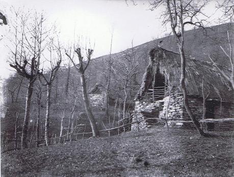 Miazzina, all'ombra dei sassi.