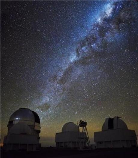 La Via Lattea sopra l' Osservatorio di Cerro Tololo in Cile. Crediti: Andreas Papadopoulos