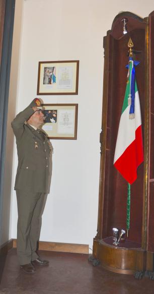 Modena/ Accademia Militare. Il Generale Bernardini saluta la Bandiera