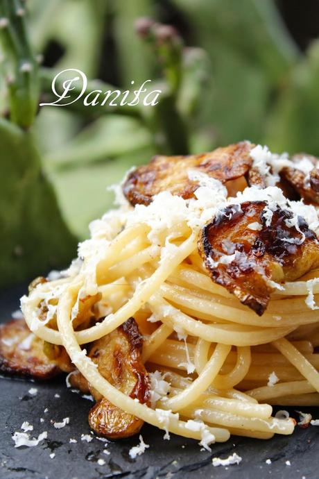 Spaghetti con zucchina fritta e ricotta salata: un raggio di sole