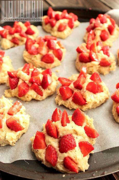 biscotti morbidi alle fragole ricetta dolci contemporaneo food Biscotti morbidi alle fragole lime e semi di papavero