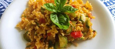 mafalde corte con zucchine, guanciale e basilico