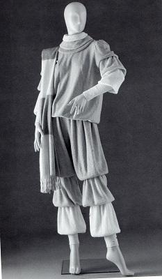 Laura Biagiotti - Maglione, pantaloni e sciarpa di cashmere, ispirati ai costumi di Re sole
