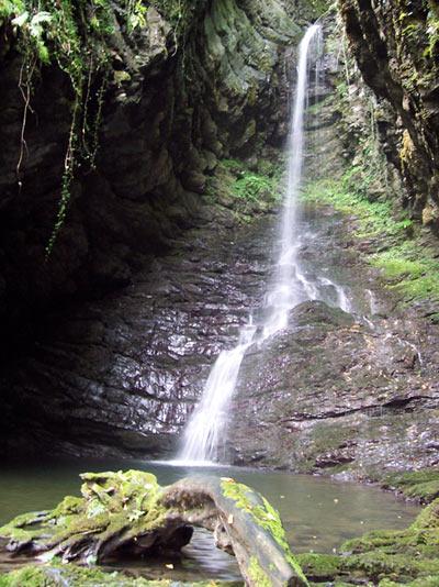 Fare trekking nelle terre di Lunigiana - Cascata Colombara