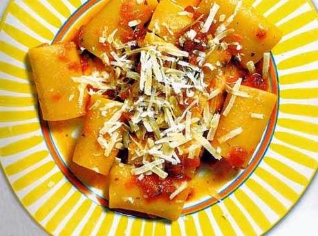 Paccheri con pomodoro e ricotta salata