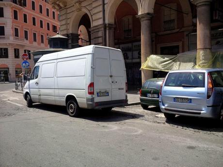 L'incredibile stato di Piazza Vittorio in 30 foto. Ricordiamoci sempre che Veltroni aveva tolto le bancarelle, Alemanno ovviamente le ha fatte tornare. Marino le ha lasciate lì e aumentate