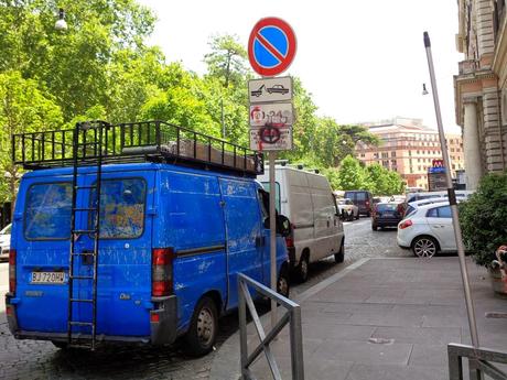 L'incredibile stato di Piazza Vittorio in 30 foto. Ricordiamoci sempre che Veltroni aveva tolto le bancarelle, Alemanno ovviamente le ha fatte tornare. Marino le ha lasciate lì e aumentate