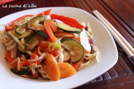 Cina e Giappone: Spaghetti di riso con verdure