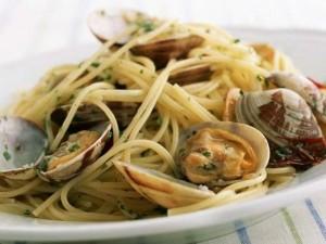 capelli-dangelo-al-doppio-tuorlo-saltati-alle-piccole-verdure-e-vongole-veraci