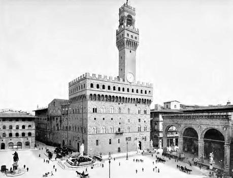 Firenze - Piazza della Signoria in una foto tratta dal libro 