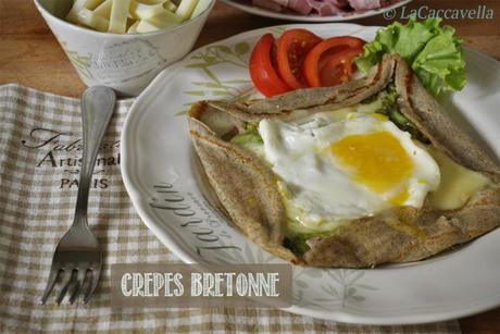 galettes, crepes, crepe, bretonne, grano saraceno, buckwheat, tomatoes, pomodori, formaggio, insalata, cheese, salad