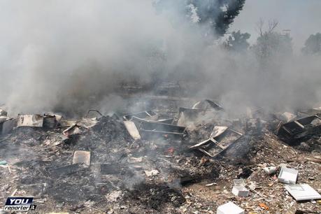 Vasto rogo presso campo Rom Via di Salone lo scorso 22 giugno. Ma se i pompieri intervengono per domare le fiamme vengono presi a sassate