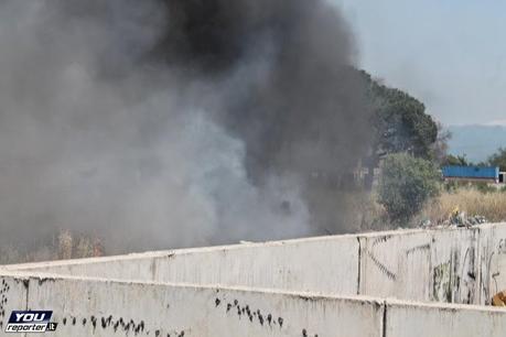 Vasto rogo presso campo Rom Via di Salone lo scorso 22 giugno. Ma se i pompieri intervengono per domare le fiamme vengono presi a sassate