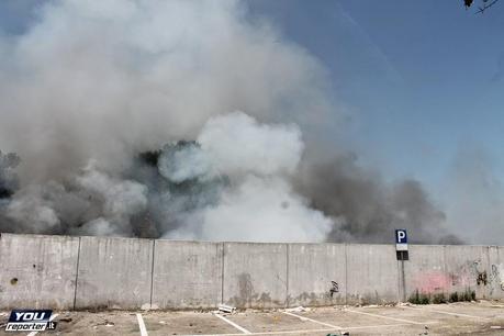 Vasto rogo presso campo Rom Via di Salone lo scorso 22 giugno. Ma se i pompieri intervengono per domare le fiamme vengono presi a sassate