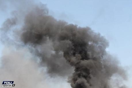 Vasto rogo presso campo Rom Via di Salone lo scorso 22 giugno. Ma se i pompieri intervengono per domare le fiamme vengono presi a sassate