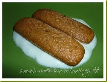 Dessert con yogurt, amarene e cacao (5)