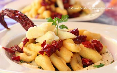 Cavatelli con peperoni cruschi e crema di baccalà - la Basilicata in sintesi