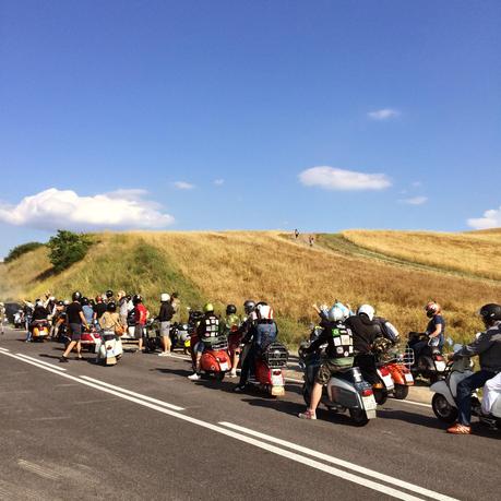 In viaggio verso Montalcino: vespa e street food