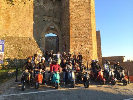 In viaggio verso Montalcino: vespa e street food