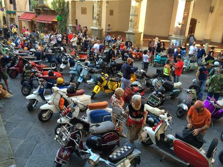 In viaggio verso Montalcino: vespa e street food