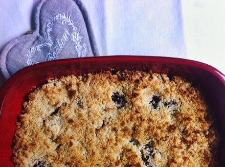 Crumble ai lamponi e mela: una ricetta per chi non sa fare le torte